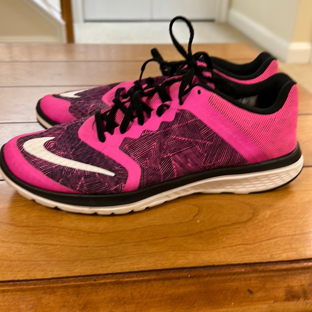 Women’s pink Nike size 10